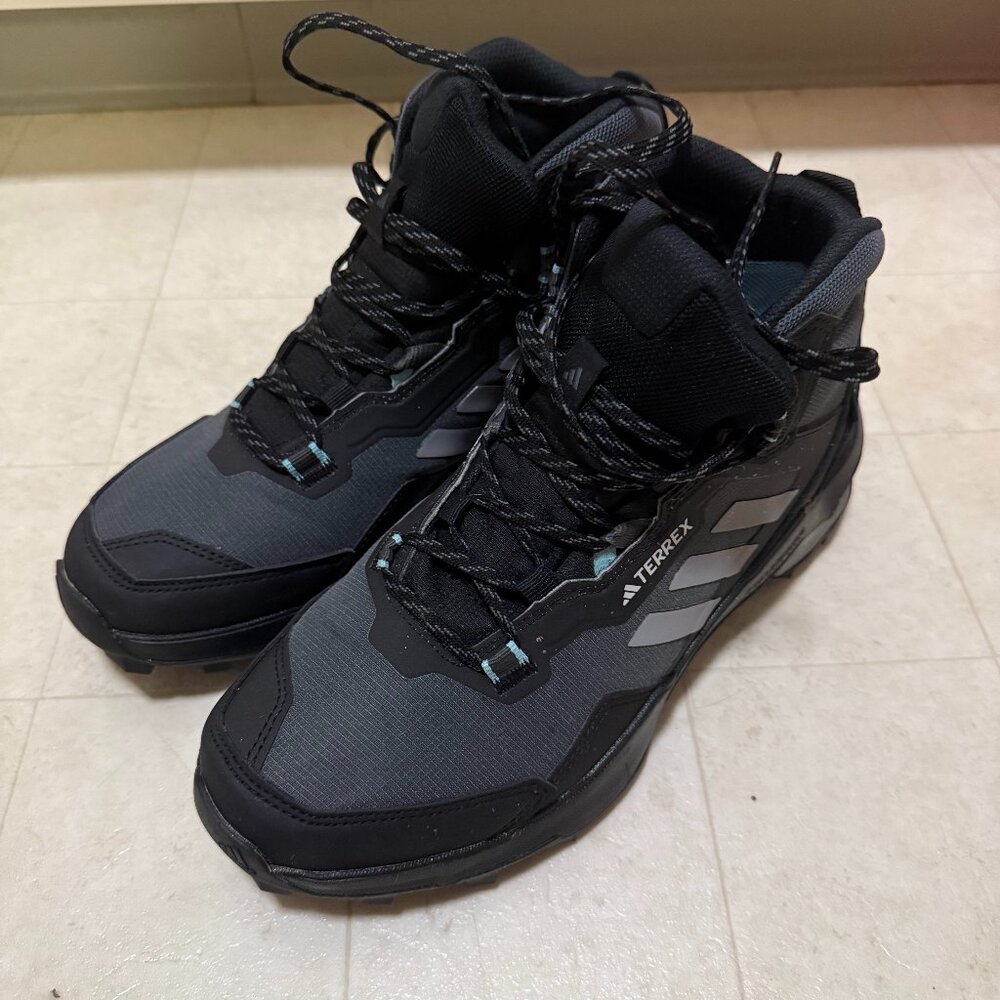 adidas Terrex Skychaser Mid GORE-TEX Hiking Shoes Black (Size 8.5) free lip balm